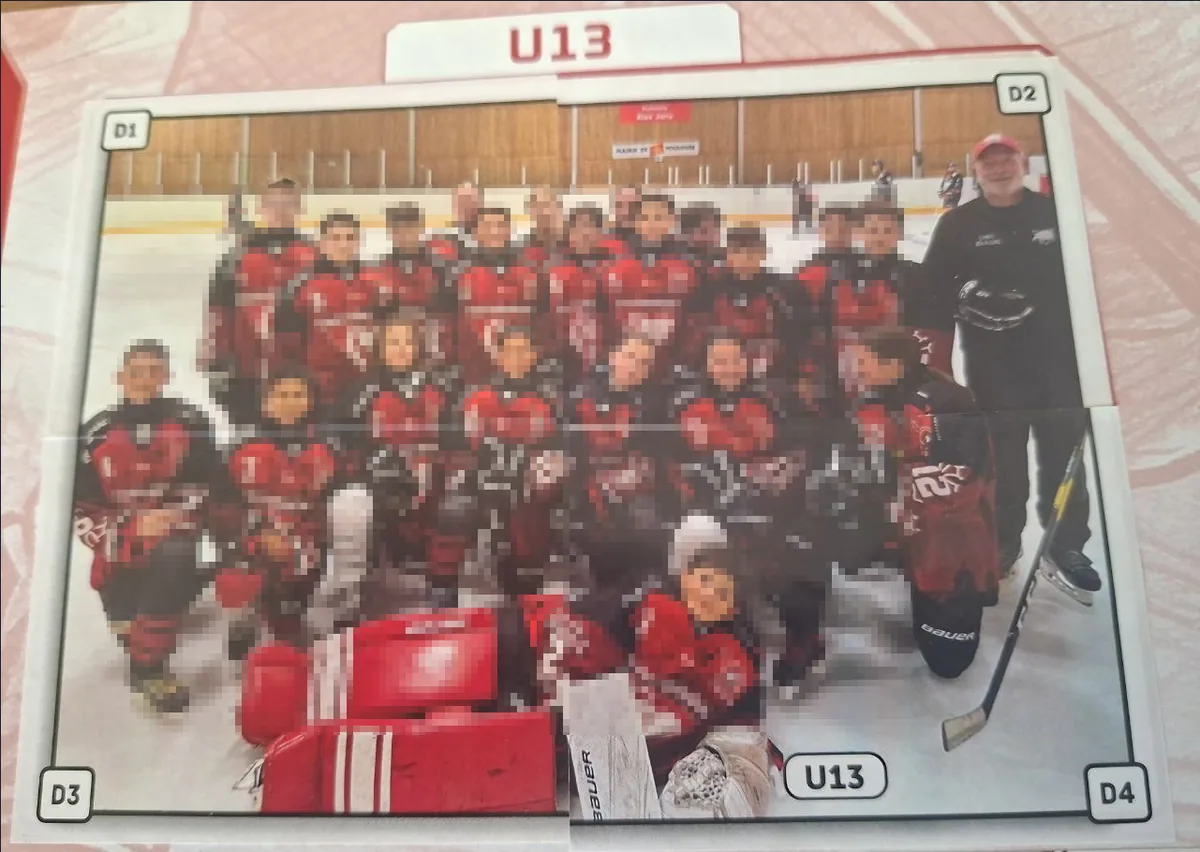 Patrice Serna avec l’équipe U13 du TBHC pendant la saison 2025-2026